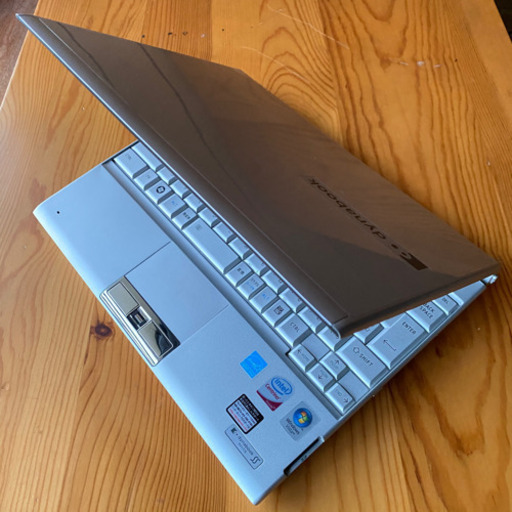 A4サイズの軽量ノートパソコン　DVD+SSD搭載