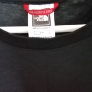 ノースフェイスのロンティーです。