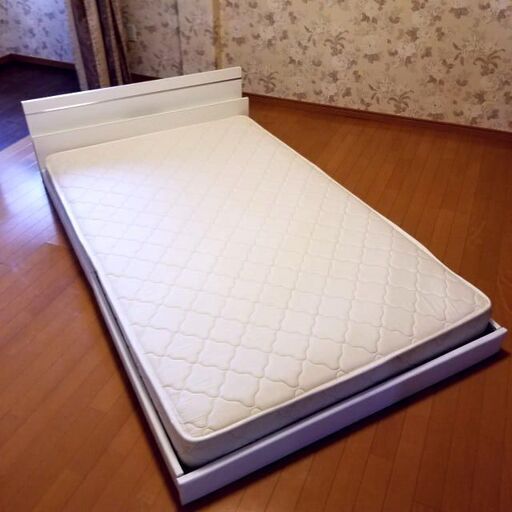配達込み ホワイト ローセミダブル お洒落なお部屋に変身！