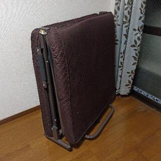 折りたたみ式ベッド