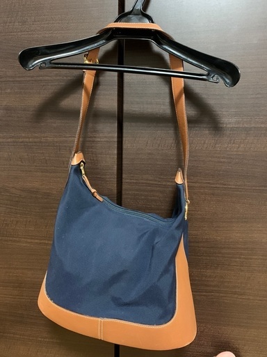 ロエベの紺色バッグ
