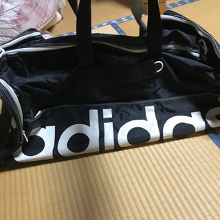 値下げしました！(特大)スポーツボストンバッグ　adidas