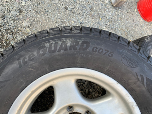 ヨコハマ　アイスガード　スタッドレス　235/70r16 6穴　アルミ付き