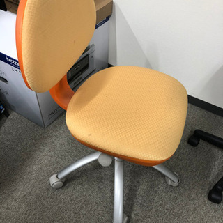 コピー機、椅子、パソコンモニター