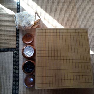 【値下げしました】厚みのある囲碁盤 碁石などセット