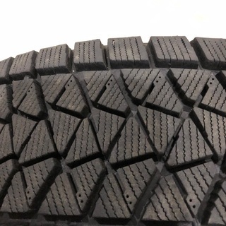 2018年製　DM-V2　ブリジストンの冬タイヤ　215/70R16  4本セット　オートバックスで以前新品で購入。の画像