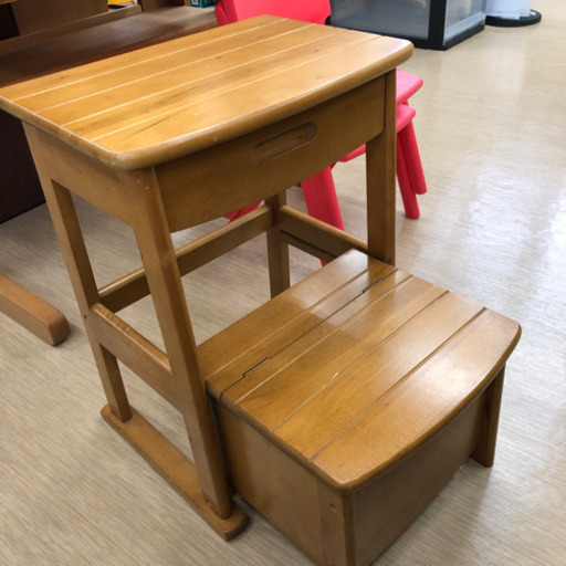 これは便利！踏み台になる収納棚☆階段型踏み台☆中古品