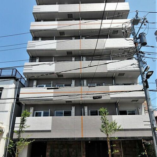 初期費用なんと3万円！！ 都営浅草線本所吾妻橋駅徒歩9分♪ さらになんと家賃4ヶ月無料！！ 二人入居も可能！！破格のキャンペーン中です♪ 築浅デザイナーズマンション、バストイレ別、独立洗面台など人気の設備♪ 1DKタイプのお部屋もございます★ 駐輪場無料、バイク置き場月額5500円★ 浅草駅と2駅２路線利用可能★の画像