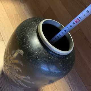 アルミ彫金花瓶の画像