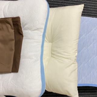 枕二組とシーツセットの画像