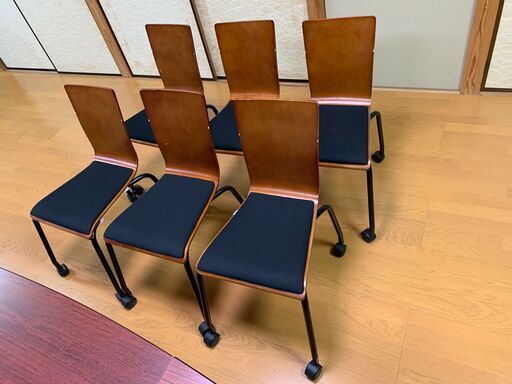 イス　キャスター付き6脚＋1脚　総額６万円相当