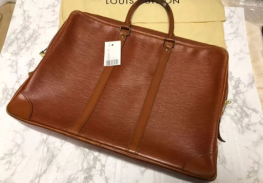 LOUIS VUITTON エピ　ポルトドキュマン　モカ　鑑定済み