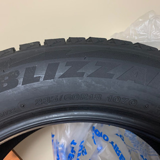 スタッドレスタイヤ 235/60R18 ブリザック超美品