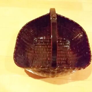 漆塗りのかごの画像
