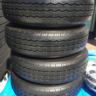 ハイエース 新車外し タイヤとホイールの画像