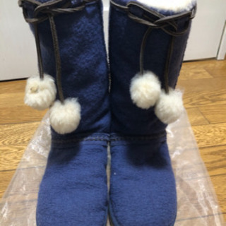 希少‼️UGG ポンポンつき　ムートンブーツ　ブルー23.5〜24の画像