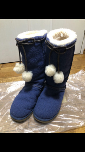 希少‼️UGG ポンポンつき　ムートンブーツ　ブルー23.5〜24
