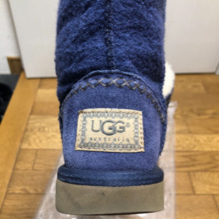 希少‼️UGG ポンポンつき　ムートンブーツ　ブルー23.5〜24の画像