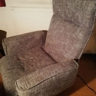 未使用のクッション（オットマン？）を差し上げます。