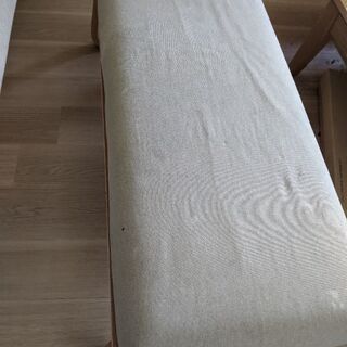 【無料】長椅子、少しシミ等ありますが状態○をお譲りしたいですの画像