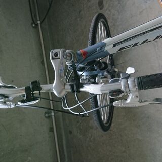 FUJIクロスバイク（自転車）の画像