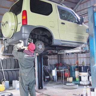 【未経験大歓迎】未経験でも1000円～働きながら車の知識が得られます！車検準備・整備補助・タイヤ交換などの軽作業の画像