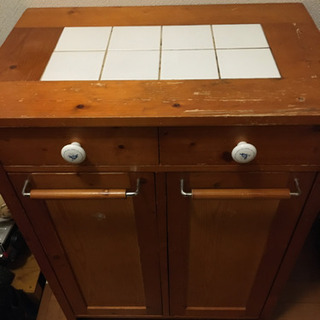 作業台兼ゴミ箱入れ