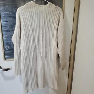 白カーディガンの画像