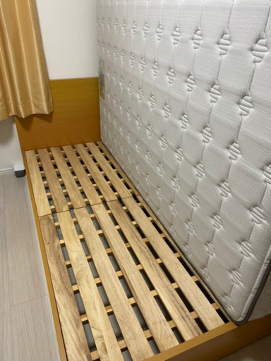 セミダブルベッドです