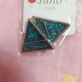 新品未開封　ピアス2点とブレスレットの画像