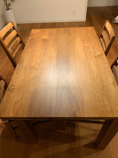 ACTUSダイニングテーブルとチェアー４脚