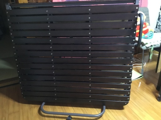 値下げです、折りたたみ　スノコ強いセミダブルベッド