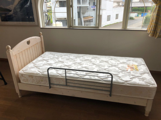 かわいいシングルベッド