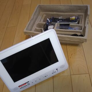 ポータブルＤＶＤプレイヤー　防水９インチモニター