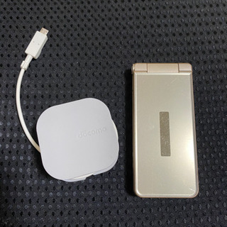 ドコモガラケー😄充電器付き8500円