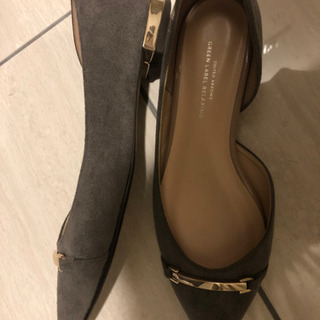 UNITED ARROWSグレーパンプスの画像