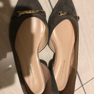 UNITED ARROWSグレーパンプスの画像