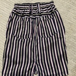 膝上スカートの画像