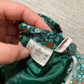 小花柄膝丈スカートの画像