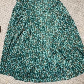 小花柄膝丈スカート