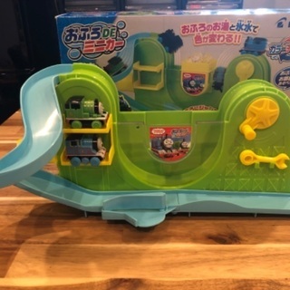 お風呂でミニカー　トーマスお風呂おもちゃ