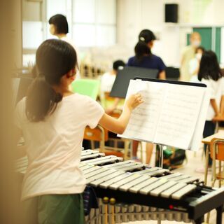 【港区・南区】初心者OK！楽器演奏を小学生4～6年生に楽しく教える指導補助スタッフ大募集／放課後に小学生に音楽を教える仕事／週1日～週4日からOK／未経験OK／部活経験・サークル経験・趣味が活かせる／かんたん登録制／平日夕方15時～18時の短時間／Wワーク・副業OK の画像