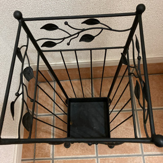 【お譲り先決まりました】ニトリ　傘立て　アンティーク　リーヴスの画像
