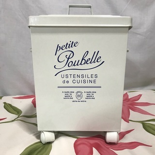 キャスター付きフランス風　小物入れ 1,300円