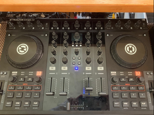 DJギア NATIVE INSTRUMENTS TRAKTOR KONTROL S4