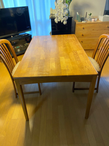 カリモクダイニングテーブルと椅子2脚