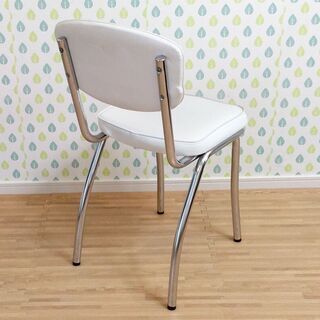 白い椅子 スチール脚チェアの画像