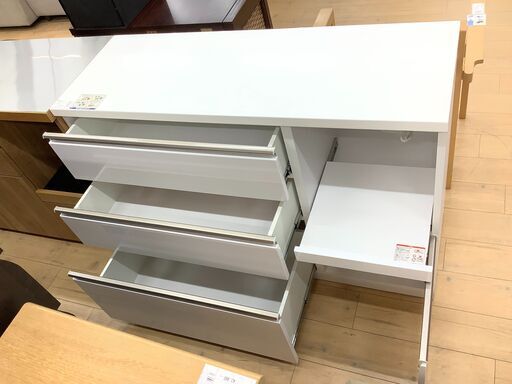 ホワイトカラーのキッチンカウンターです！