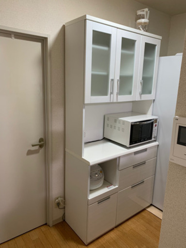 食器棚　人気の白　中古品　綺麗な方だと思います〜‼️