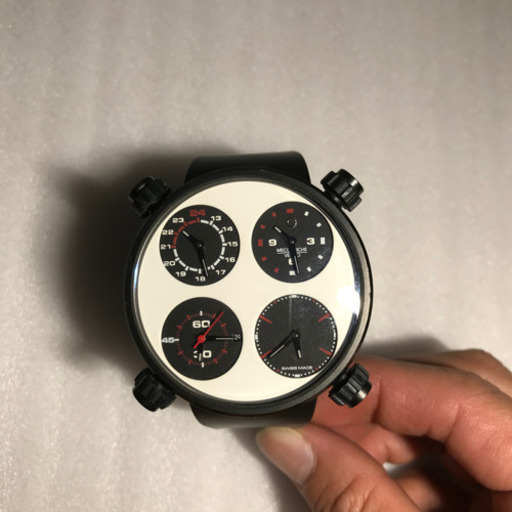 メカニケヴェローチ　クアトロ　ヴァルヴォレ　250本限定品　ホワイト　腕時計